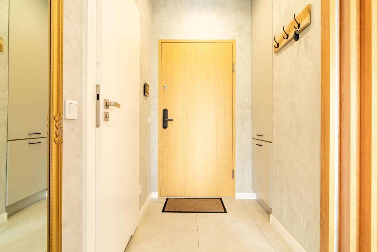 Apartamentysnu, Wola Premium II Z Parkingiem Warschau Exterior foto